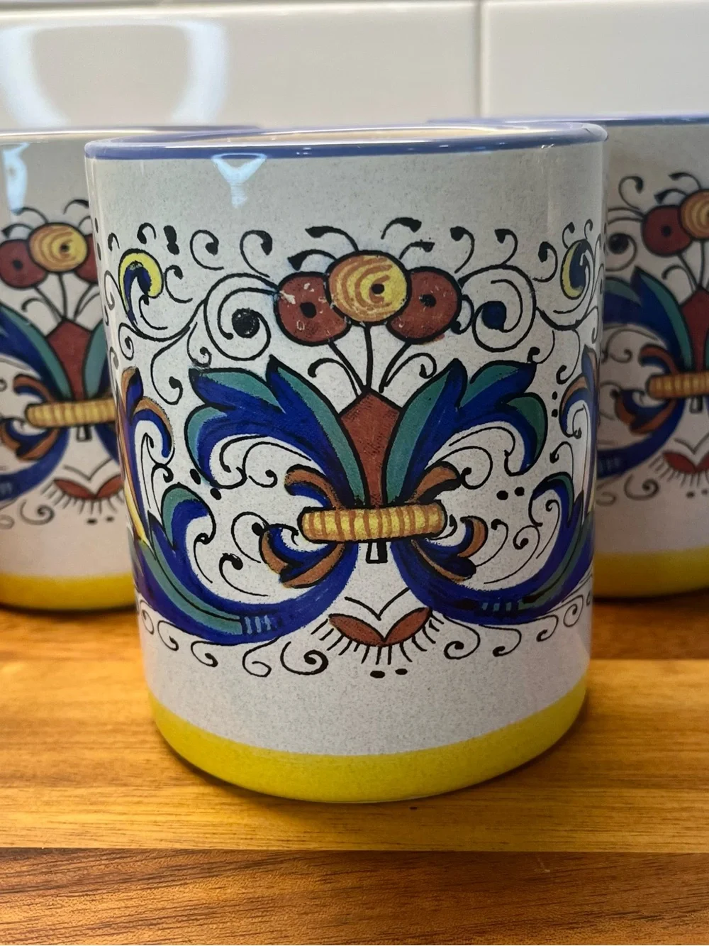 Set Of 4 Meridiana Ceramiche Italian Hand Painted Pottery Coffee/ Tea Mugs